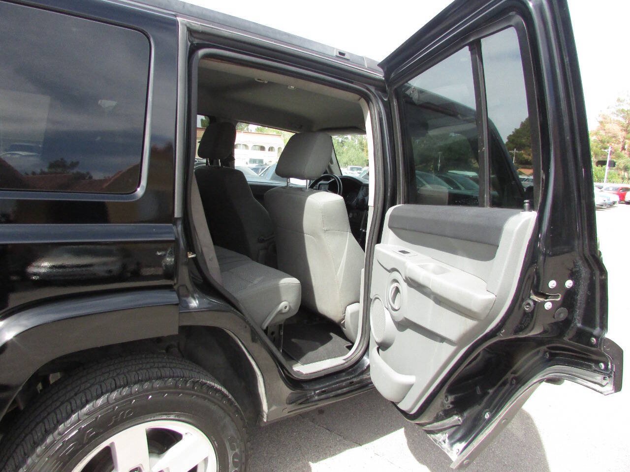 Used 2007 Jeep Commander Sport RWD image 19