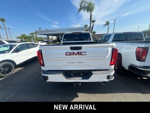 Certified 2022 GMC Sierra 2500 Denali AWD/4WD image 5