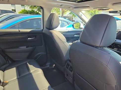 Used 2024 Nissan Rogue SL w/ SL Premium Package FWD image 31