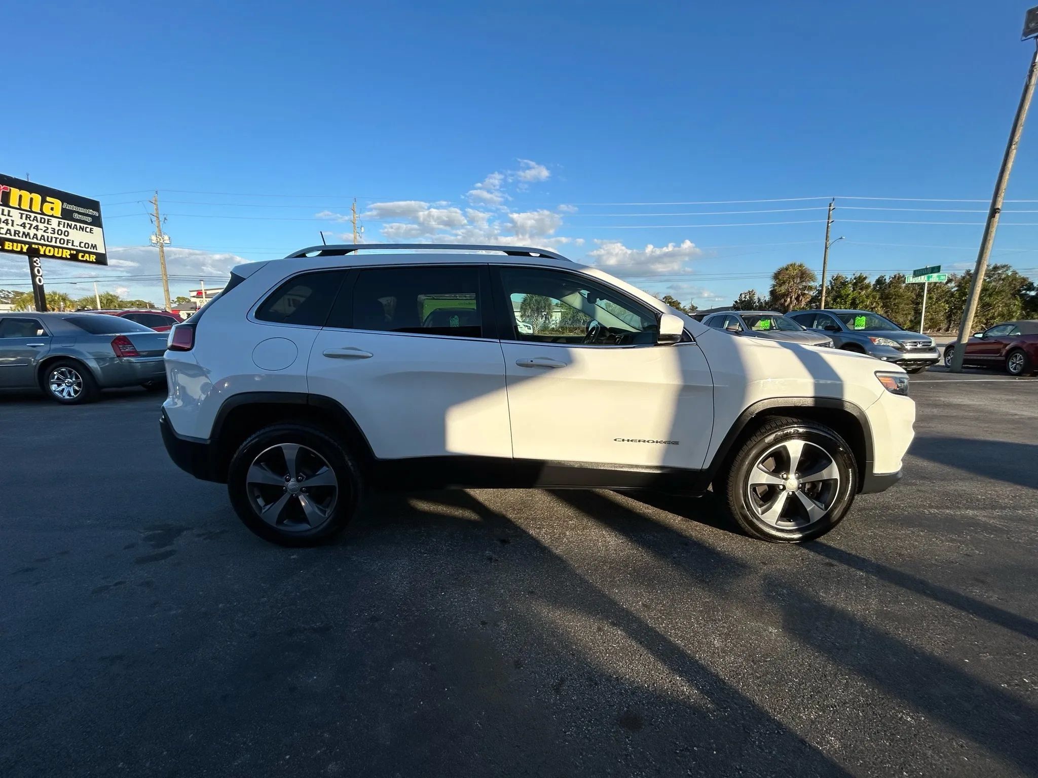 Used 2019 Jeep Cherokee Limited AWD/4WD image 5