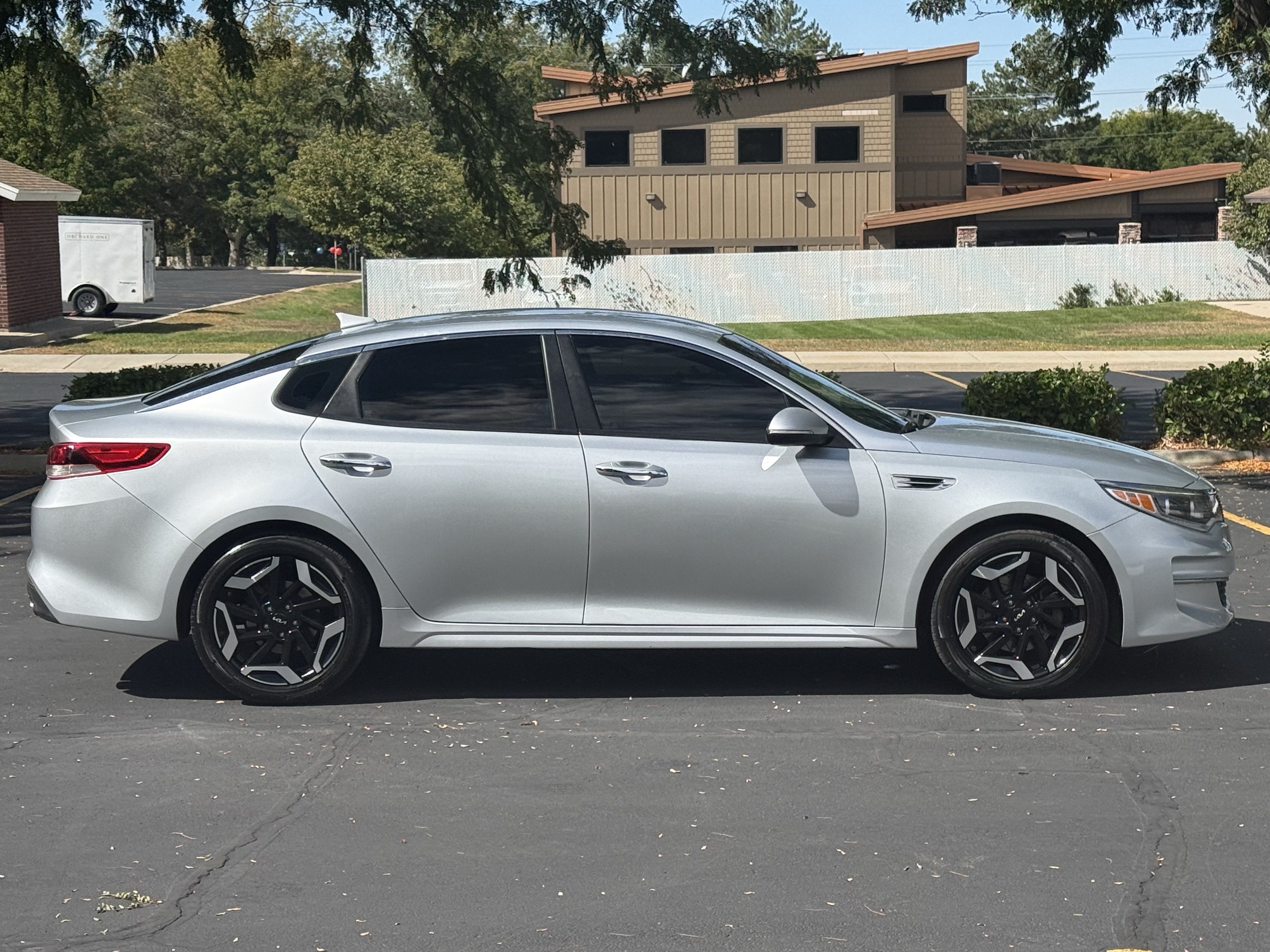 Used 2017 Kia Optima LX FWD image 3