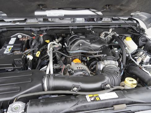 Used 2015 Jeep Wrangler Unlimited Sahara w/ Connectivity Group image 15