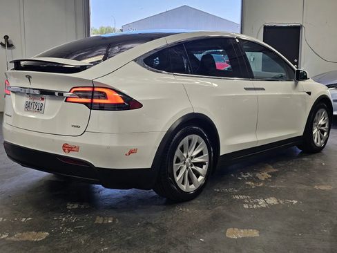 Used 2017 Tesla Model X 75D AWD/4WD image 4