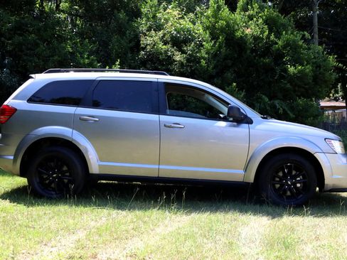Used 2020 Dodge Journey SE w/ Blacktop Package image 3