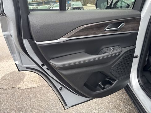 New 2026 Jeep Grand Cherokee Altitude image 25