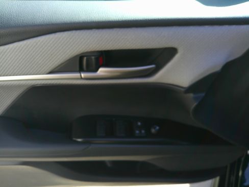 Used 2025 Toyota Camry SE image 22