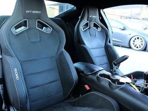 Used 2016 Ford Mustang Shelby GT350 w/ Track Package image 21