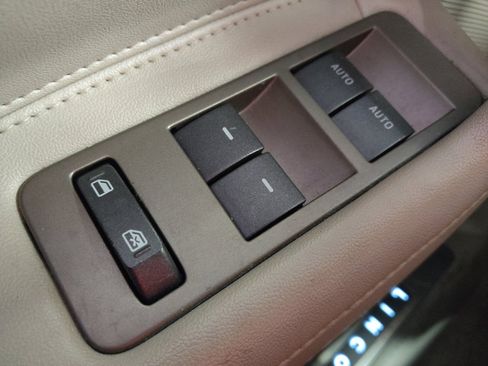 Used 2013 Lincoln MKX FWD image 27