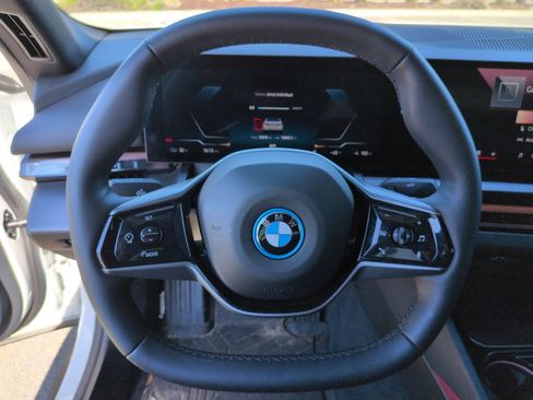 Used 2025 BMW i5 eDrive40i w/ Premium Package image 17