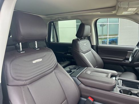 Used 2025 Ford Expedition Max Platinum w/ Platinum Ultimate Package image 11