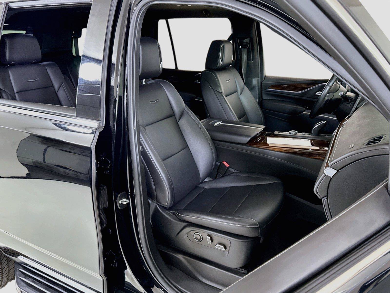 Used 2022 Cadillac Escalade Luxury AWD/4WD image 26