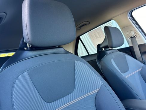 Certified 2025 Kia Niro LX image 18