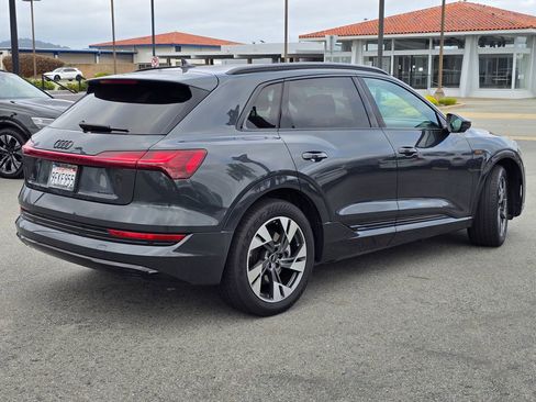 Used 2023 Audi e-tron Premium w/ Convenience Plus Package image 7