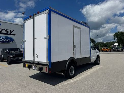 Used 2024 Ford E-350 and Econoline 350 Super Duty w/ Power Windows & Locks Group RWD image 5