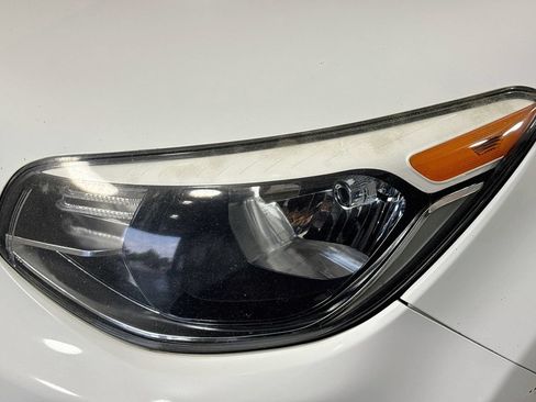 Used 2016 Kia Soul ! FWD image 3
