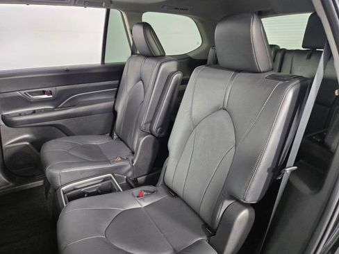 Used 2025 Toyota Grand Highlander FWD image 18