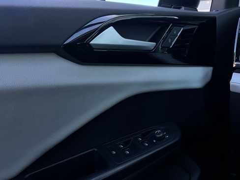 Used 2025 Volkswagen Taos S image 19