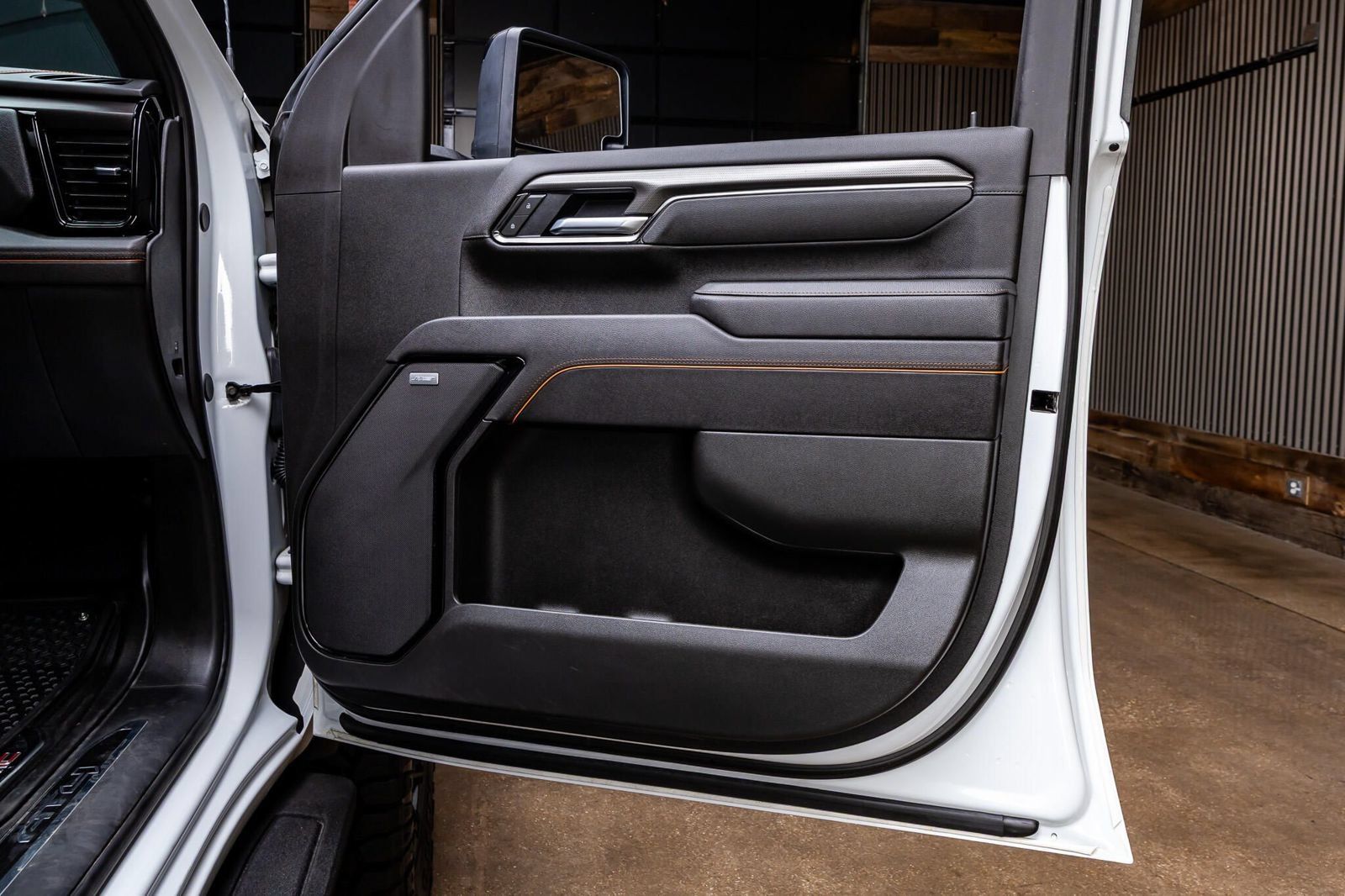 Used 2025 GMC Sierra 2500 AT4 w/ AT4 Premium Plus Package AWD/4WD image 35