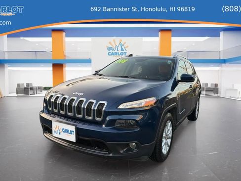 Used 2018 Jeep Cherokee Latitude Plus w/ Comfort/Convenience Group FWD image 2