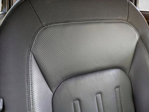 Certified 2022 Land Rover Defender 110 X-Dynamic HSE image 19