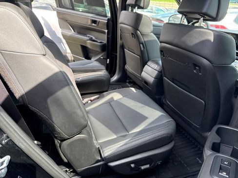 Used 2025 Hyundai Santa Fe Calligraphy AWD/4WD image 25