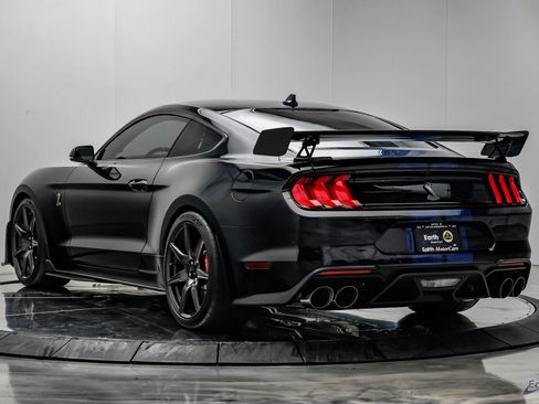 Used 2021 Ford Mustang Shelby GT500 w/ Carbon Fiber Track Pack RWD image 12