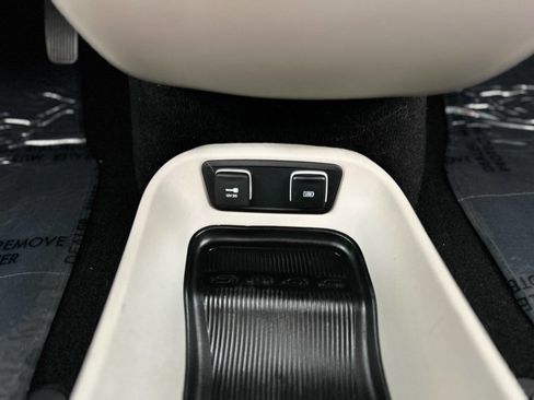 Used 2019 Chrysler Pacifica Touring-L FWD image 62