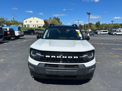 Used 2025 Ford Bronco Sport Outer Banks w/ Outer Banks Tech Package+ AWD/4WD image 2