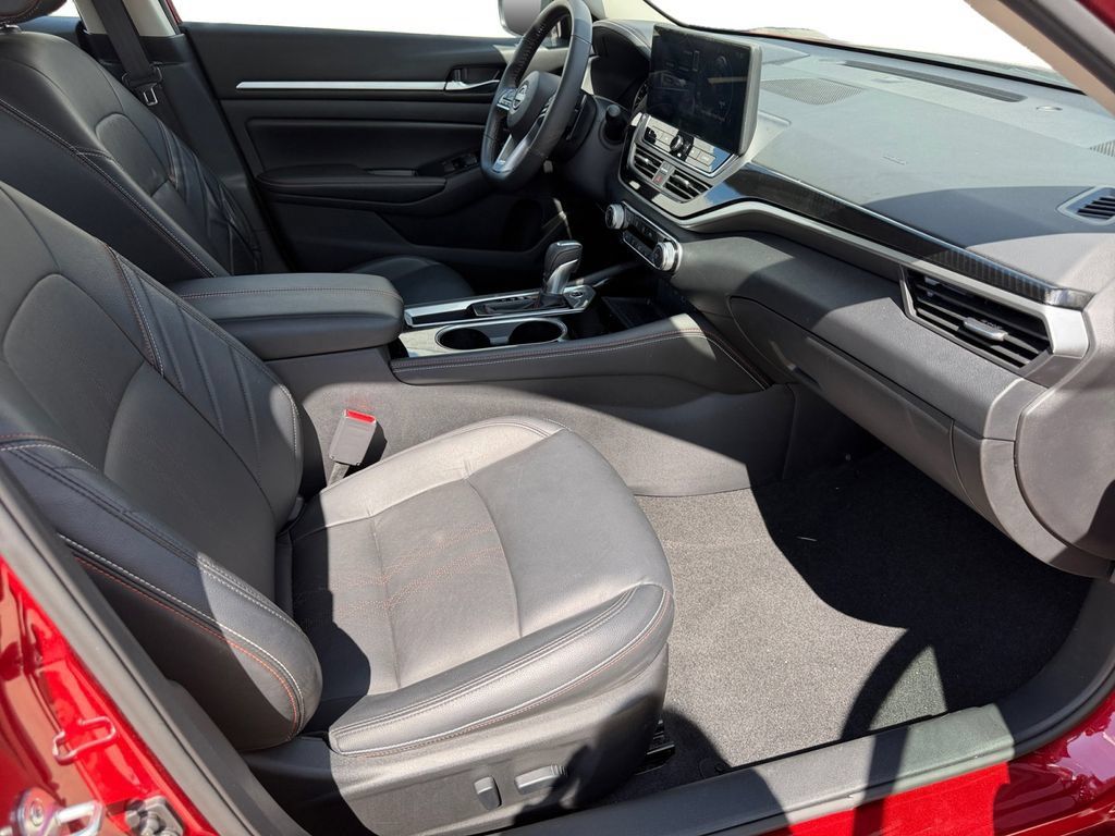 Used 2024 Nissan Altima 2.5 SR w/ SR Premium Package FWD image 16