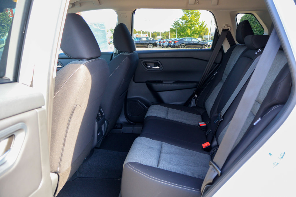 New 2026 Nissan Rogue SV FWD image 8