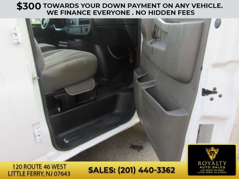 Used 2017 Chevrolet Express 2500 image 32