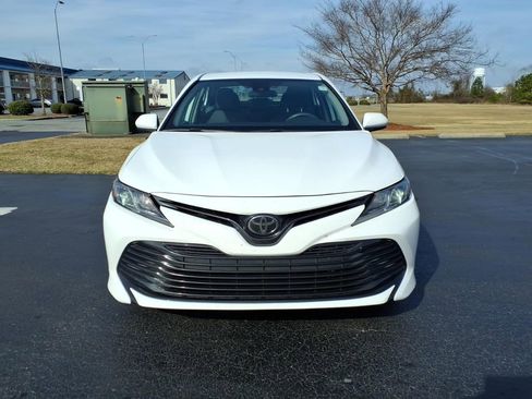 Used 2020 Toyota Camry LE image 8