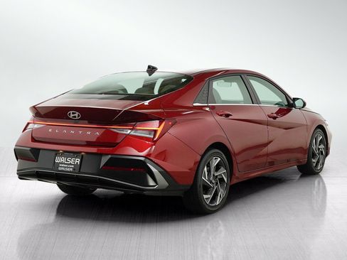 Used 2025 Hyundai Elantra SEL FWD image 5