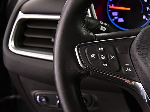 Used 2020 Chevrolet Equinox LT image 18