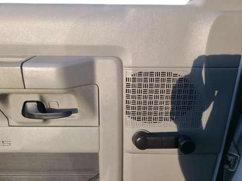 Used 2010 Ford E-250 and Econoline 250 RWD image 10