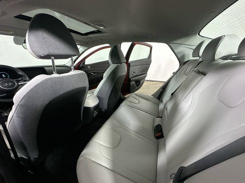 Used 2025 Hyundai Elantra Limited FWD image 13