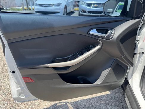 Used 2016 Ford Focus Titanium w/ Titanium Technology Package FWD image 13