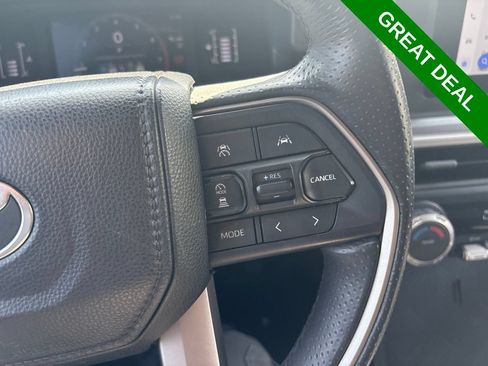 Used 2025 Toyota 4Runner SR5 AWD/4WD image 21