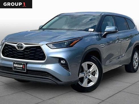 Used 2022 Toyota Highlander LE AWD/4WD image 1
