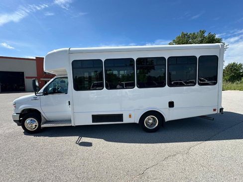 Used 2025 Ford E-450 and Econoline 450 Super Duty w/ Shuttle Bus Prep Package RWD image 7