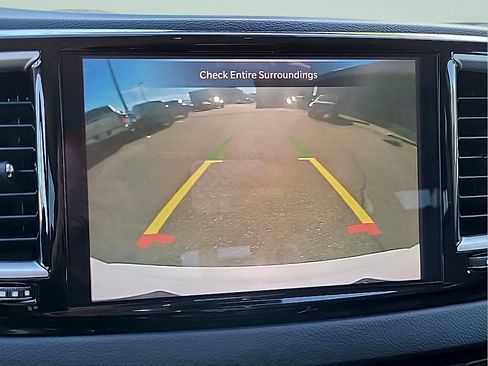 Used 2023 Chrysler Pacifica Touring-L FWD image 22