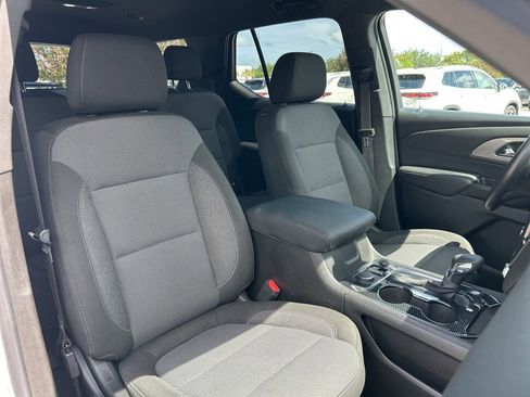 Used 2022 Chevrolet Traverse LT FWD image 44