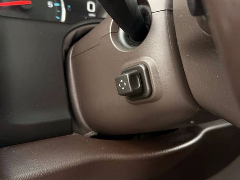 Used 2018 GMC Yukon Denali w/ Denali Ultimate Package AWD/4WD image 32
