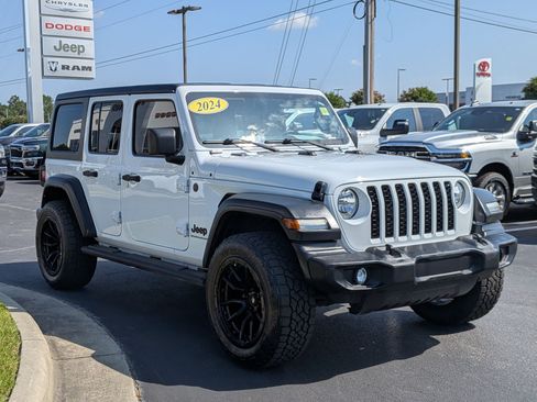 Used 2024 Jeep Wrangler Unlimited Sport AWD/4WD image 3
