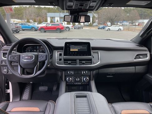 Used 2023 GMC Yukon XL AT4 image 8