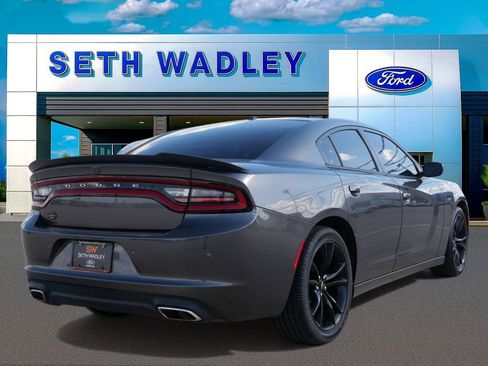 Used 2018 Dodge Charger SXT w/ Blacktop Package image 8