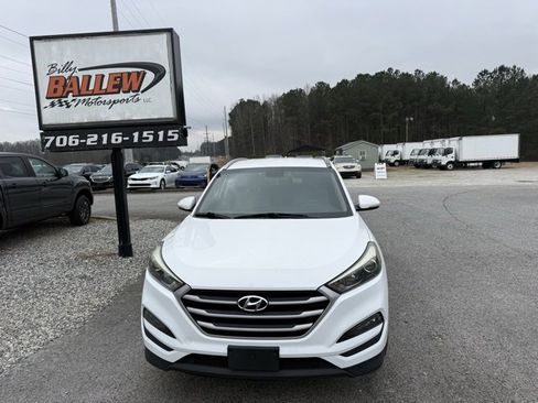 Used 2017 Hyundai Tucson SE Plus image 2