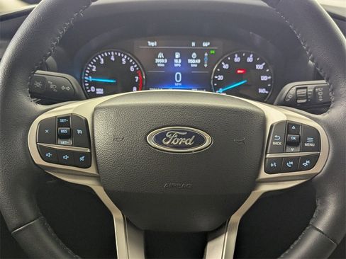 Used 2023 Ford Explorer XLT image 16