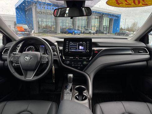 Used 2024 Toyota Camry SE image 14