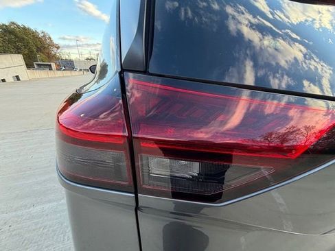 Used 2021 Nissan Rogue S image 12